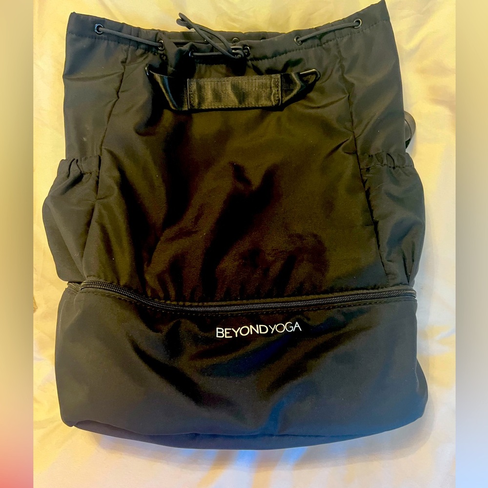 Beyond Yoga convertible backpack/tote- NWOT - Picture 4 of 12